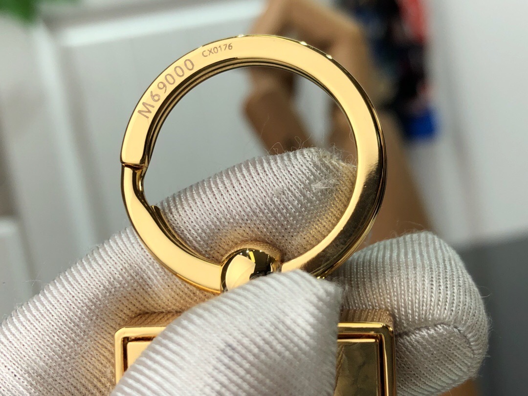 LV DAUPHINE DRAGONNE KEY HOLDER M69000