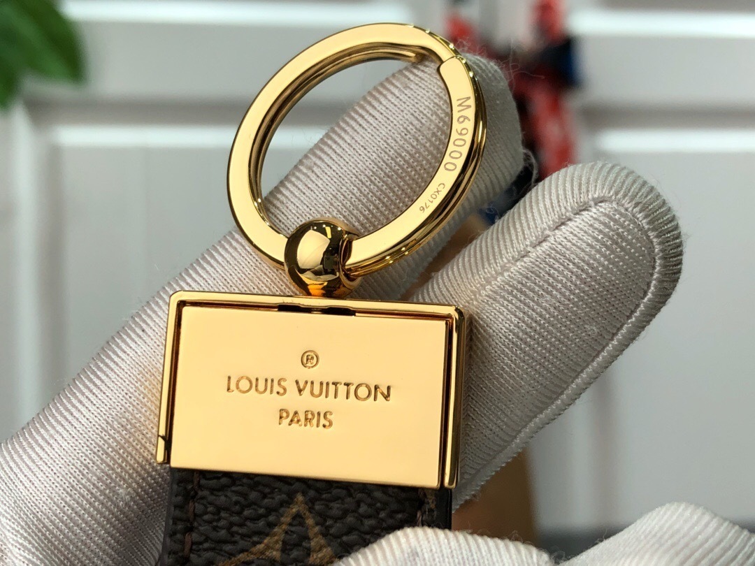 LV DAUPHINE DRAGONNE KEY HOLDER M69000
