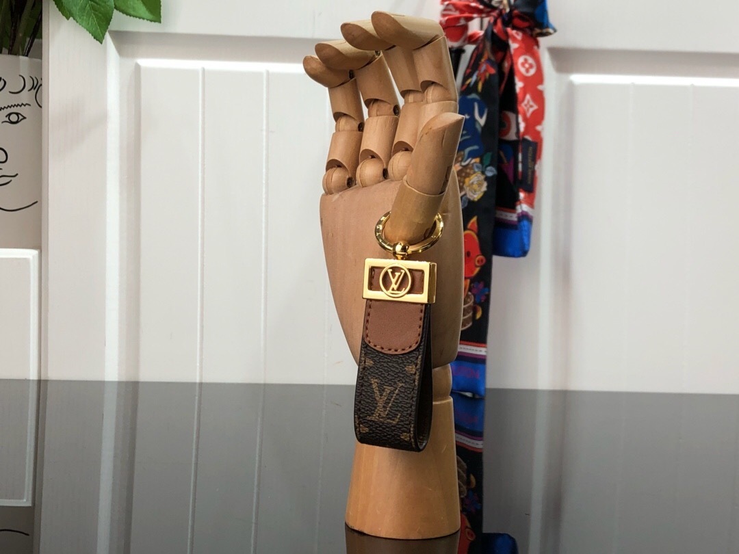 LV DAUPHINE DRAGONNE KEY HOLDER M69000