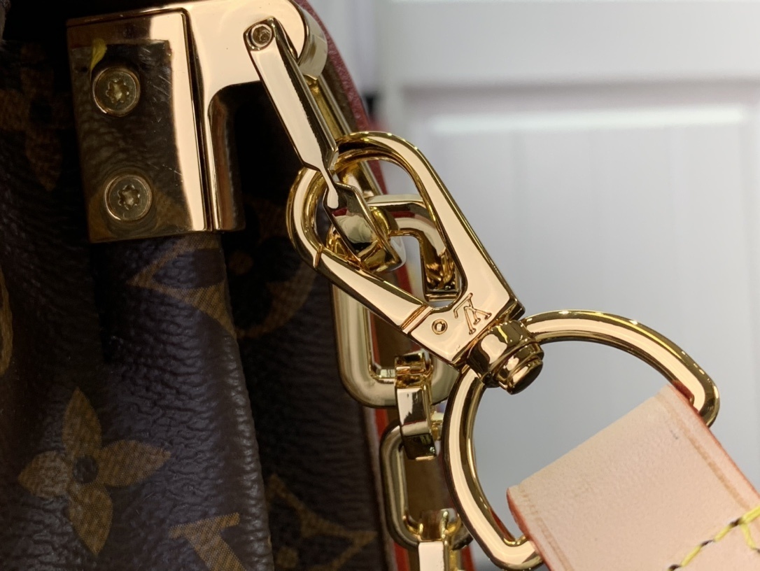 LV Dauphine Soft M47149