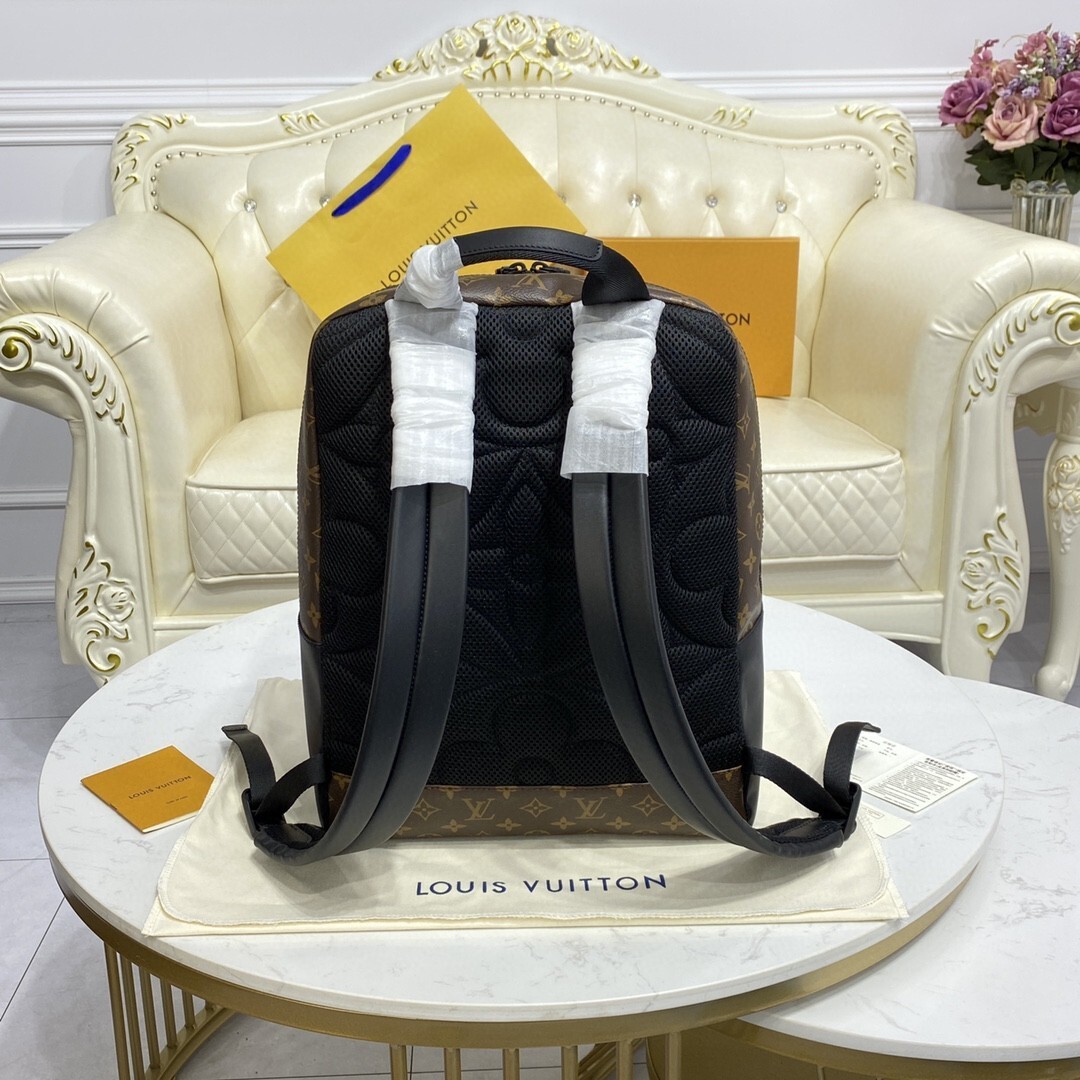 LV DEAN BACKPACK M45335