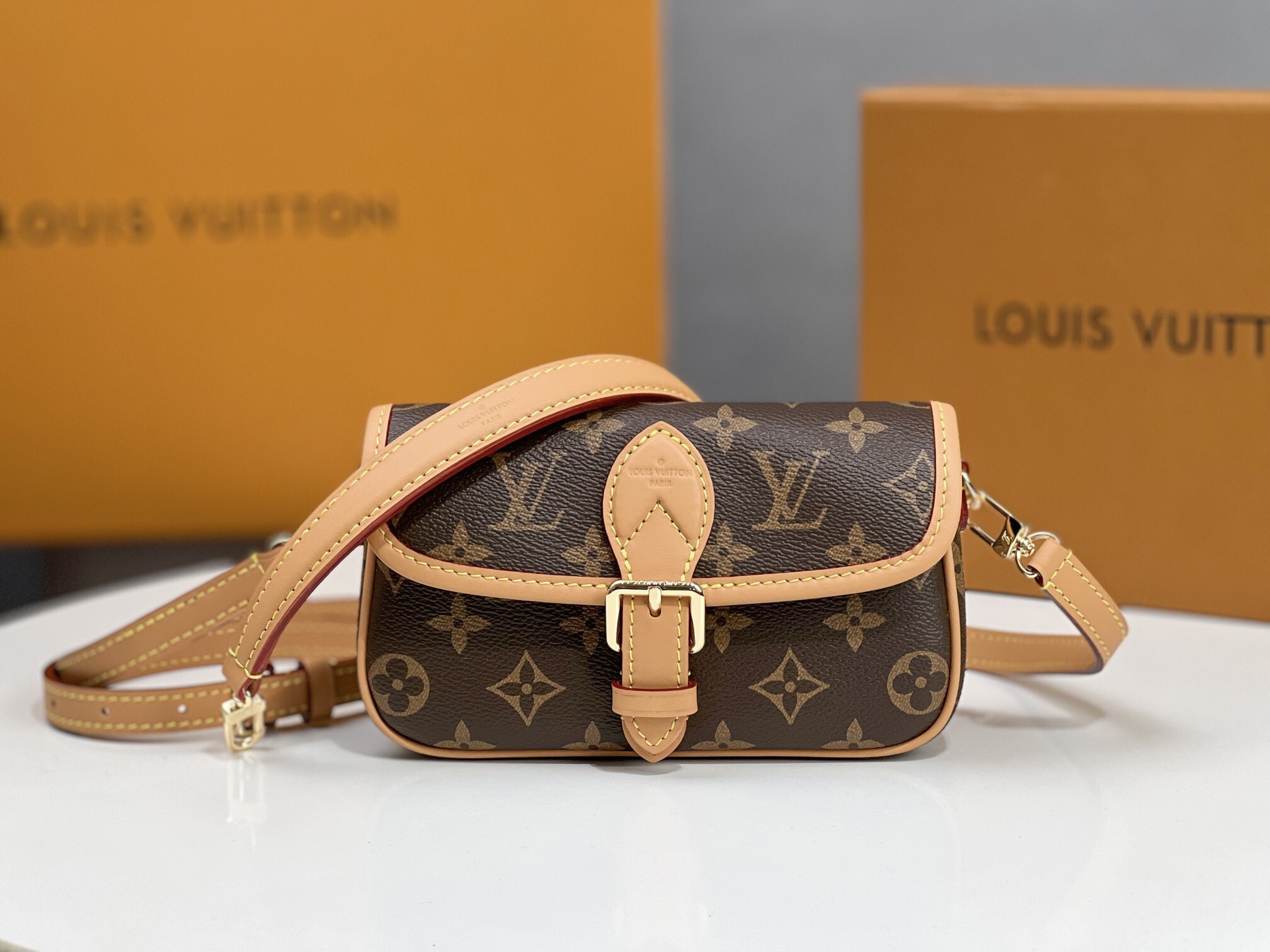 LV Diane 4106J1 