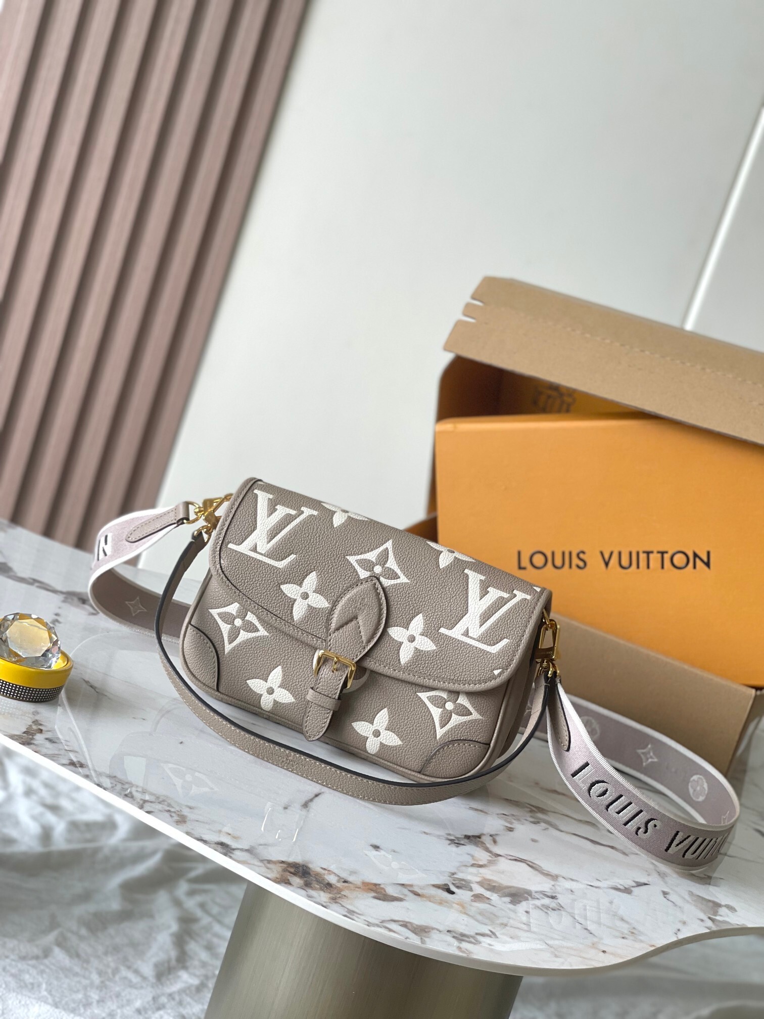 LV Diane 4106J1 