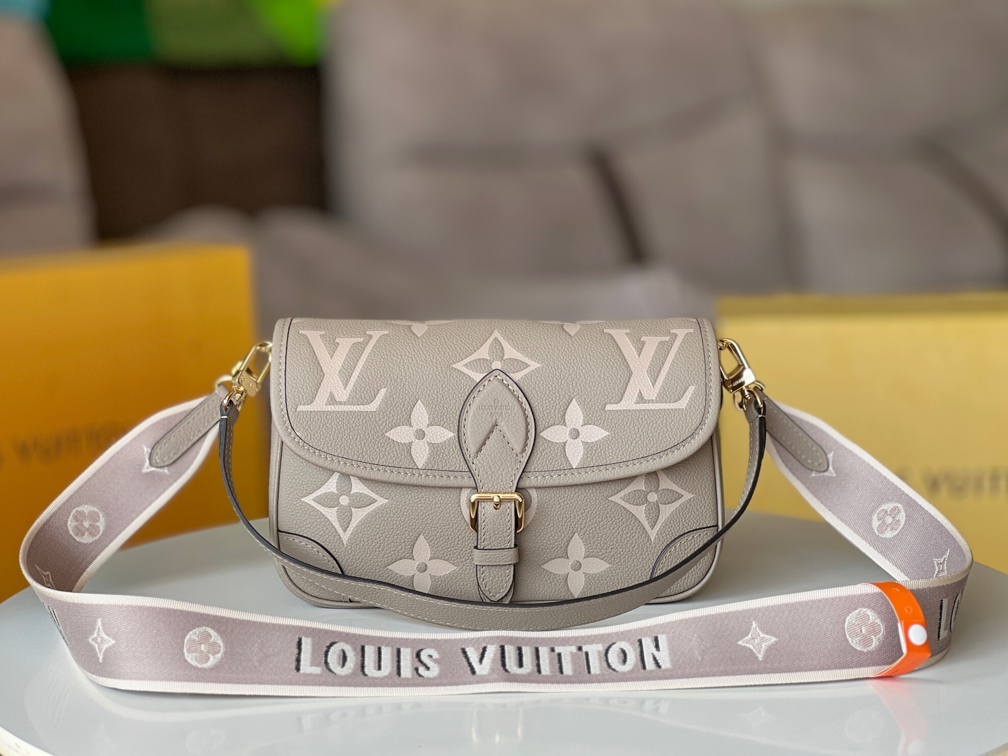 LV Diane 4106J1 