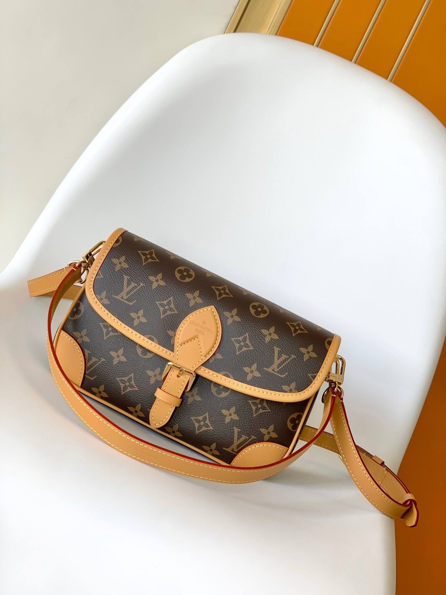 LV Diane 4106J1 