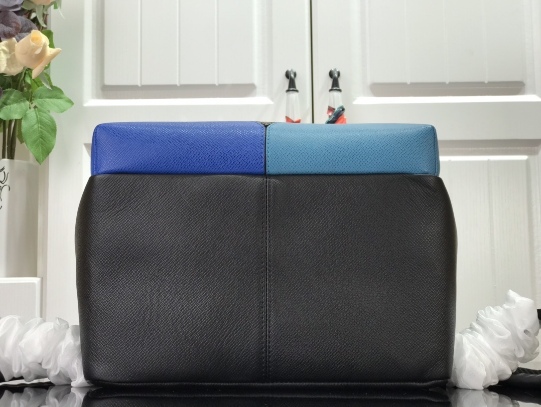 LV DISCOVERY BACKPACK M30735