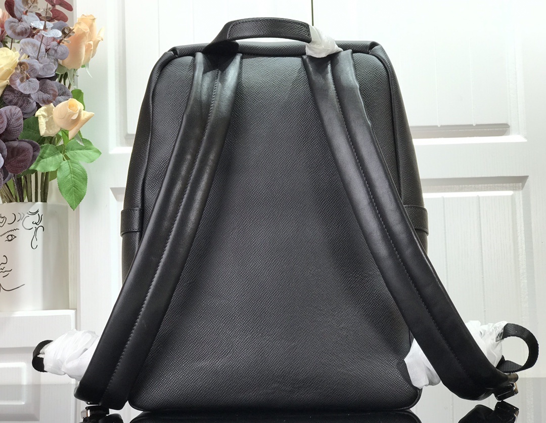 LV DISCOVERY BACKPACK M30735
