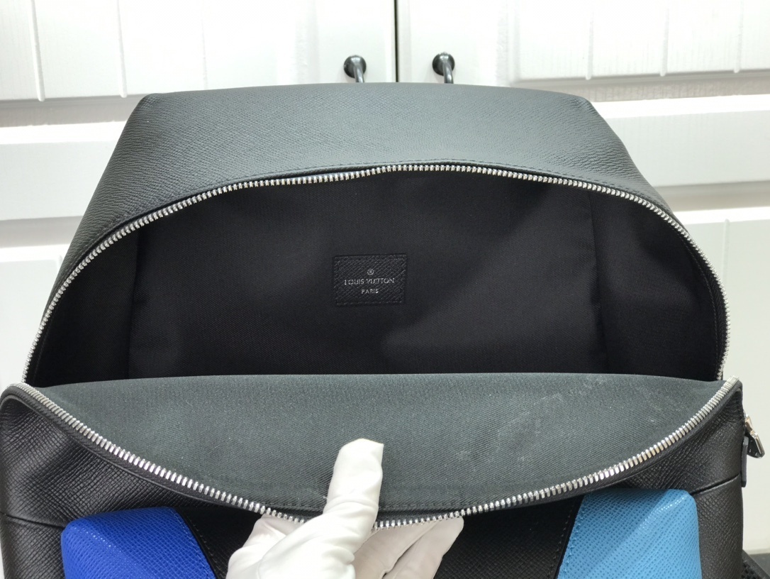 LV DISCOVERY BACKPACK M30735