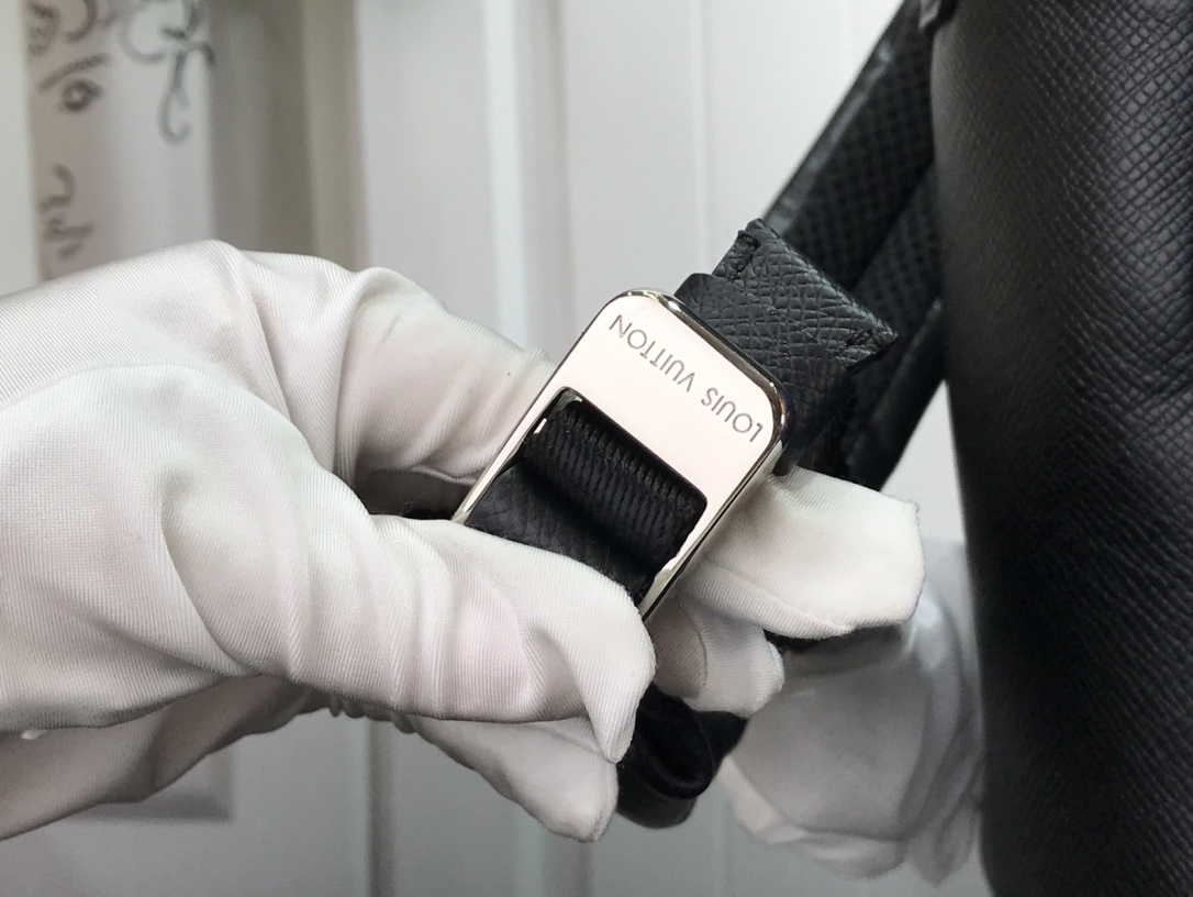 LV DISCOVERY BACKPACK M30735