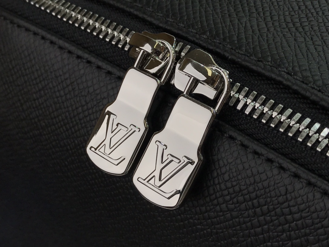 LV DISCOVERY BACKPACK M30735