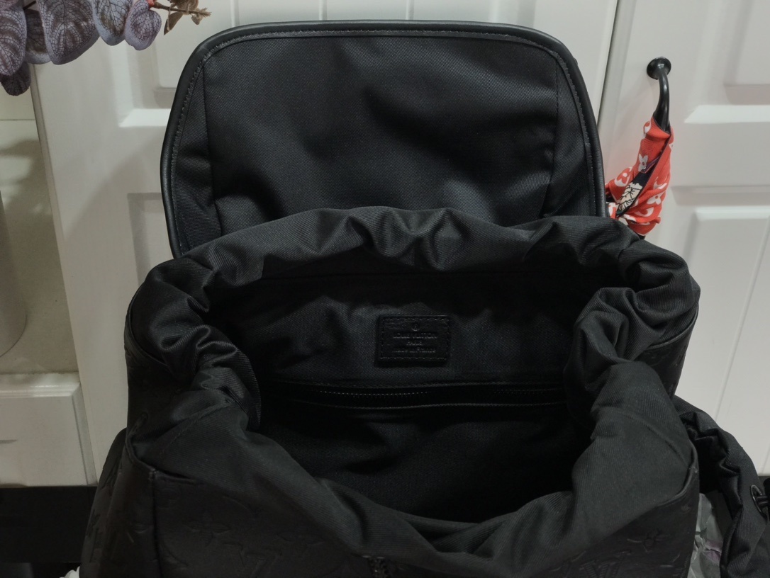 LV DISCOVERY BACKPACK M43680