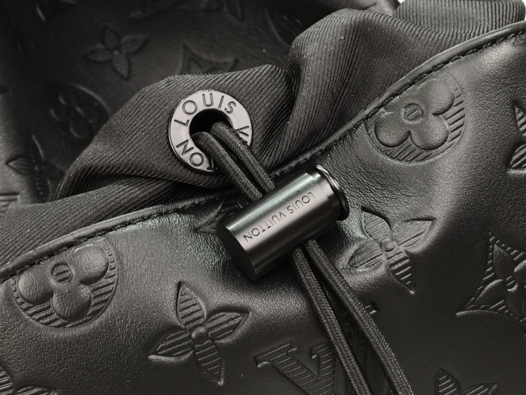 LV DISCOVERY BACKPACK M43680