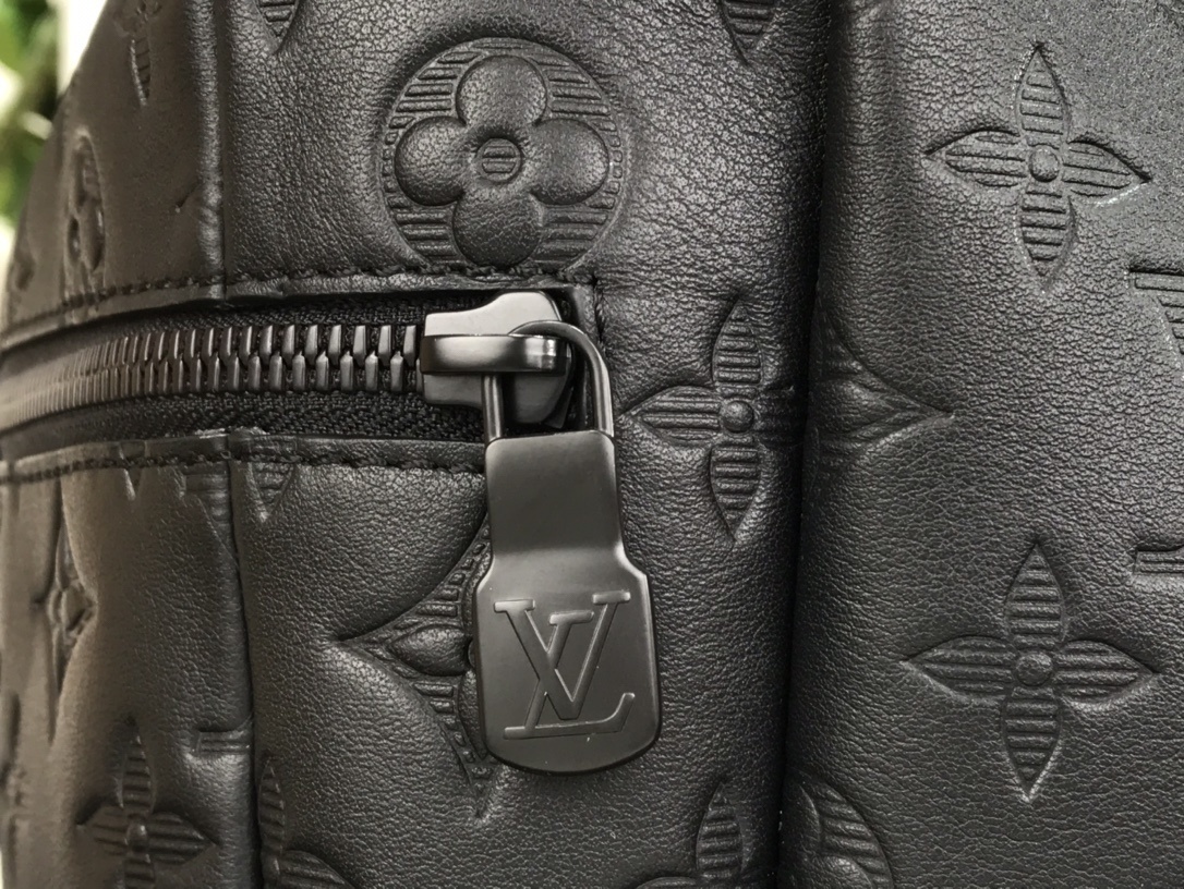 LV DISCOVERY BACKPACK M43680