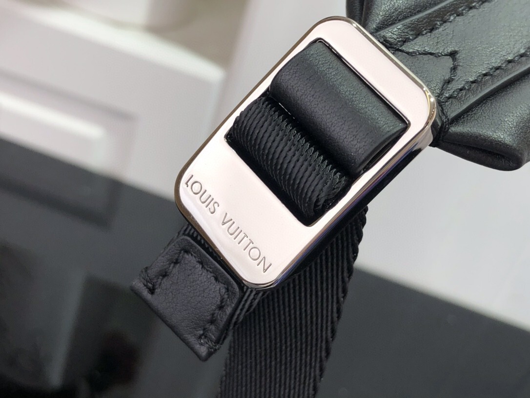 LV DISCOVERY BACKPACK M45760JG