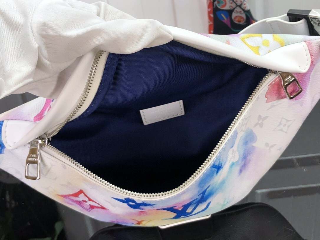 LV DISCOVERY BUMBAG M45759