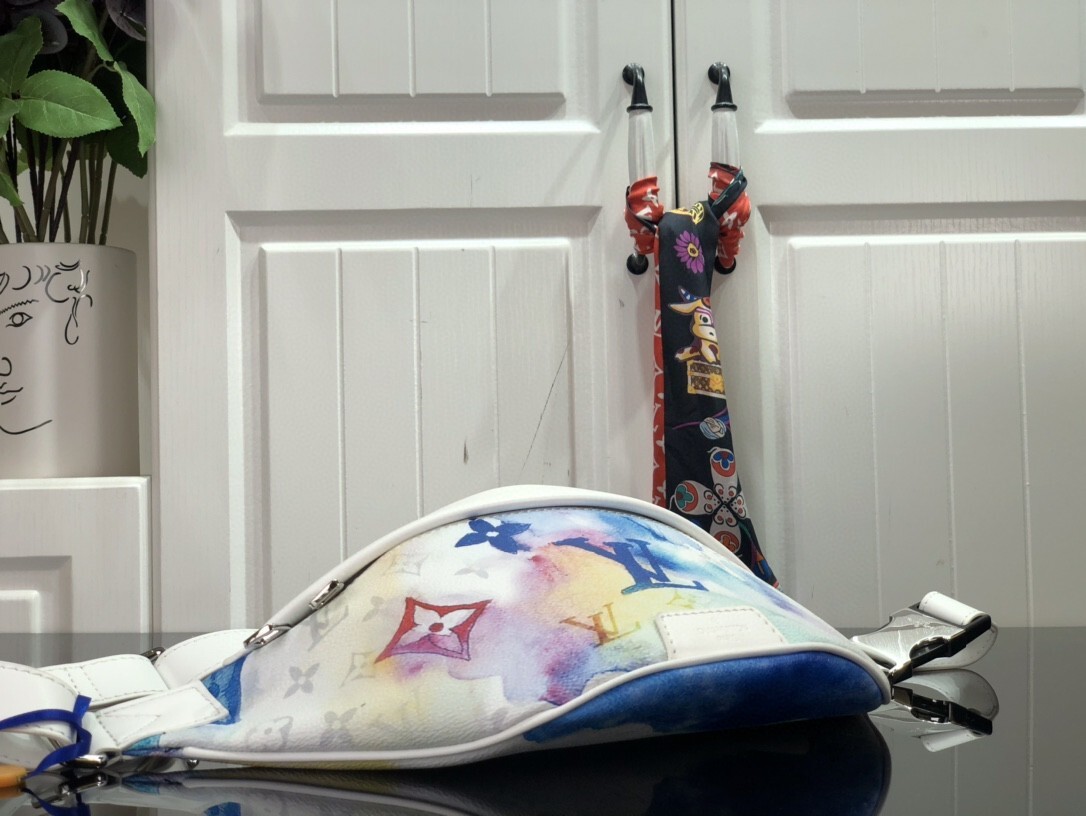LV DISCOVERY BUMBAG M45759