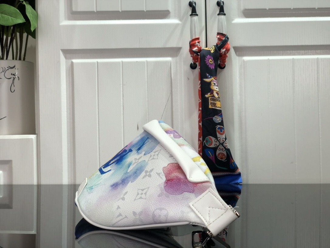 LV DISCOVERY BUMBAG M45759