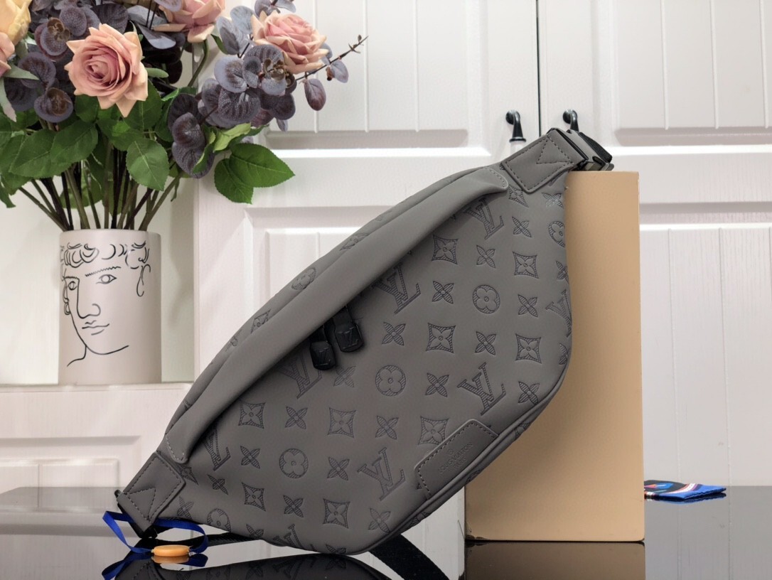 LV DISCOVERY BUMBAG M46108