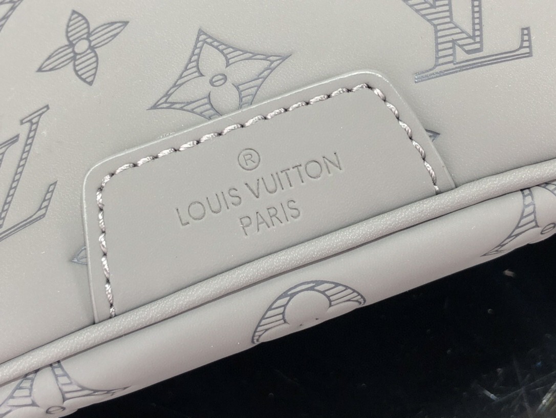 LV DISCOVERY BUMBAG M46108