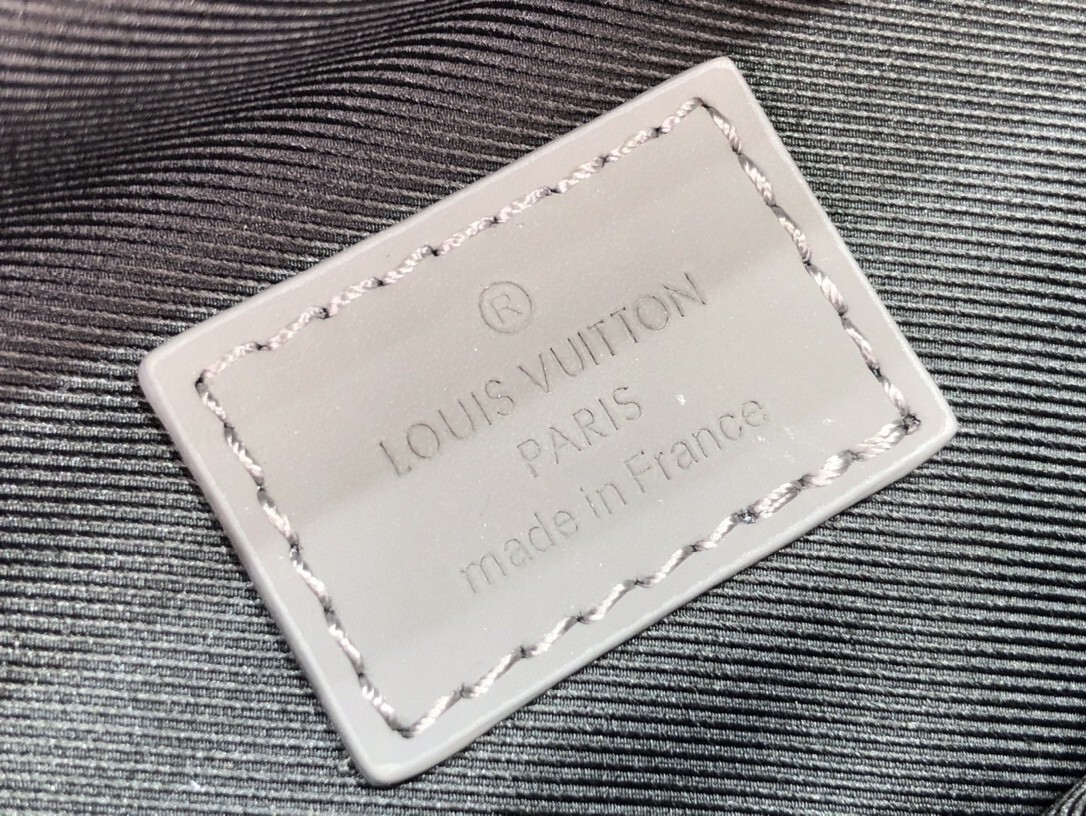 LV DISCOVERY BUMBAG M46108