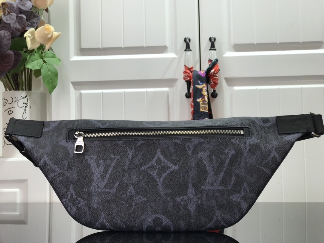 LV DISCOVERY BUMBAG M57276