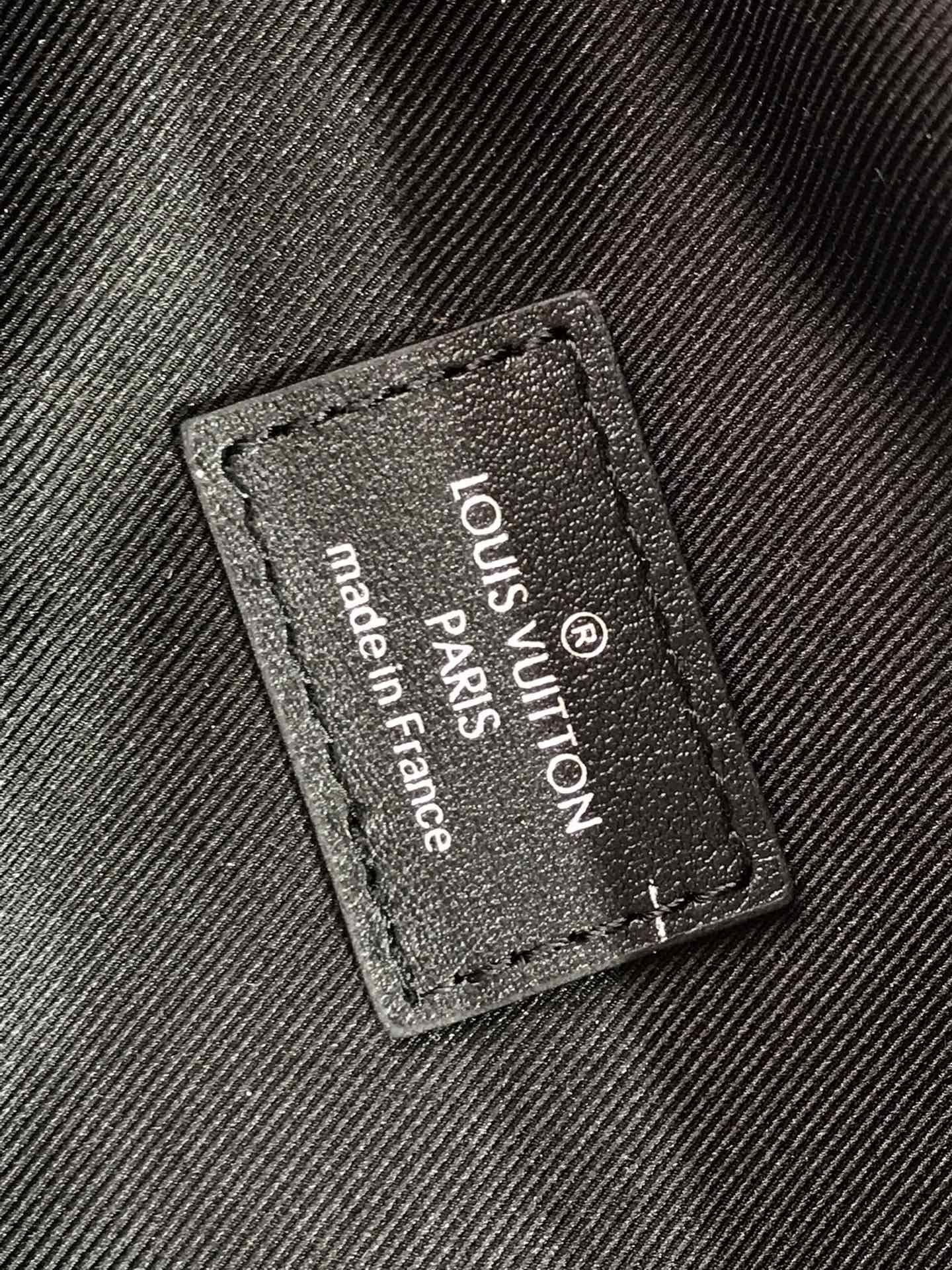 LV DISCOVERY BUMBAG M57289