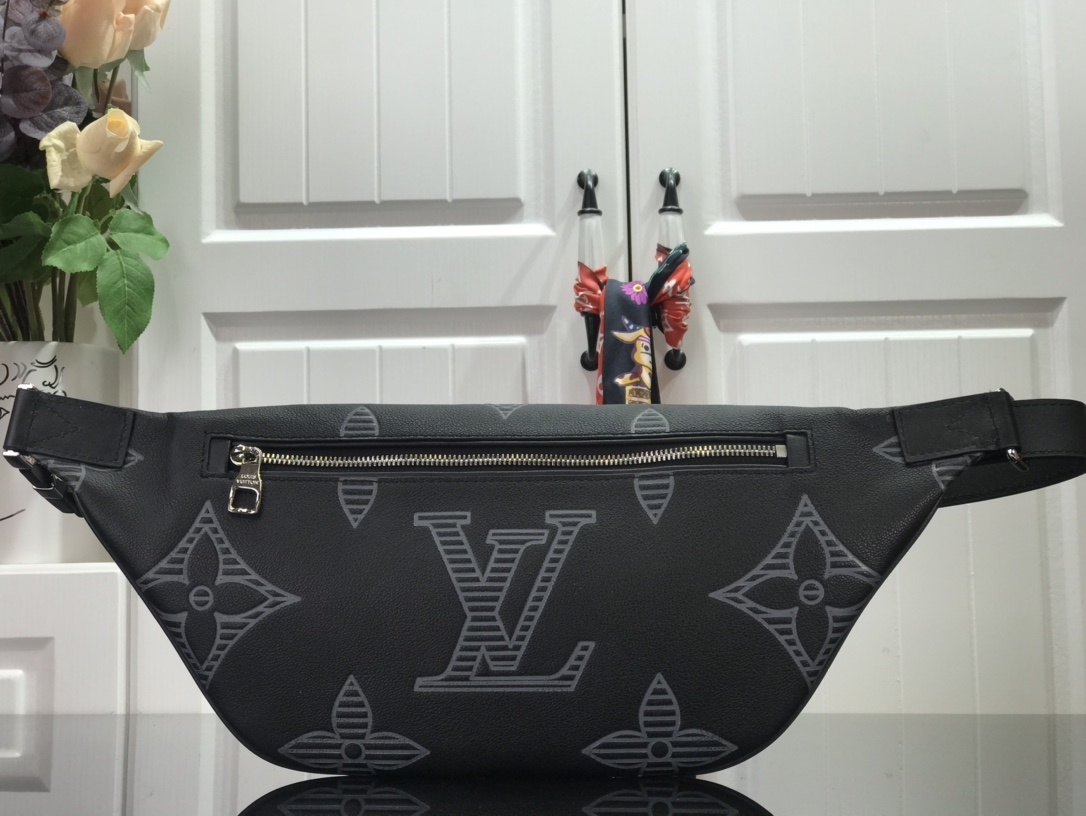 LV DISCOVERY BUMBAG M57289