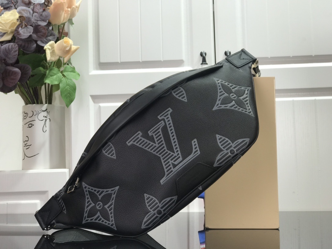 LV DISCOVERY BUMBAG M57289