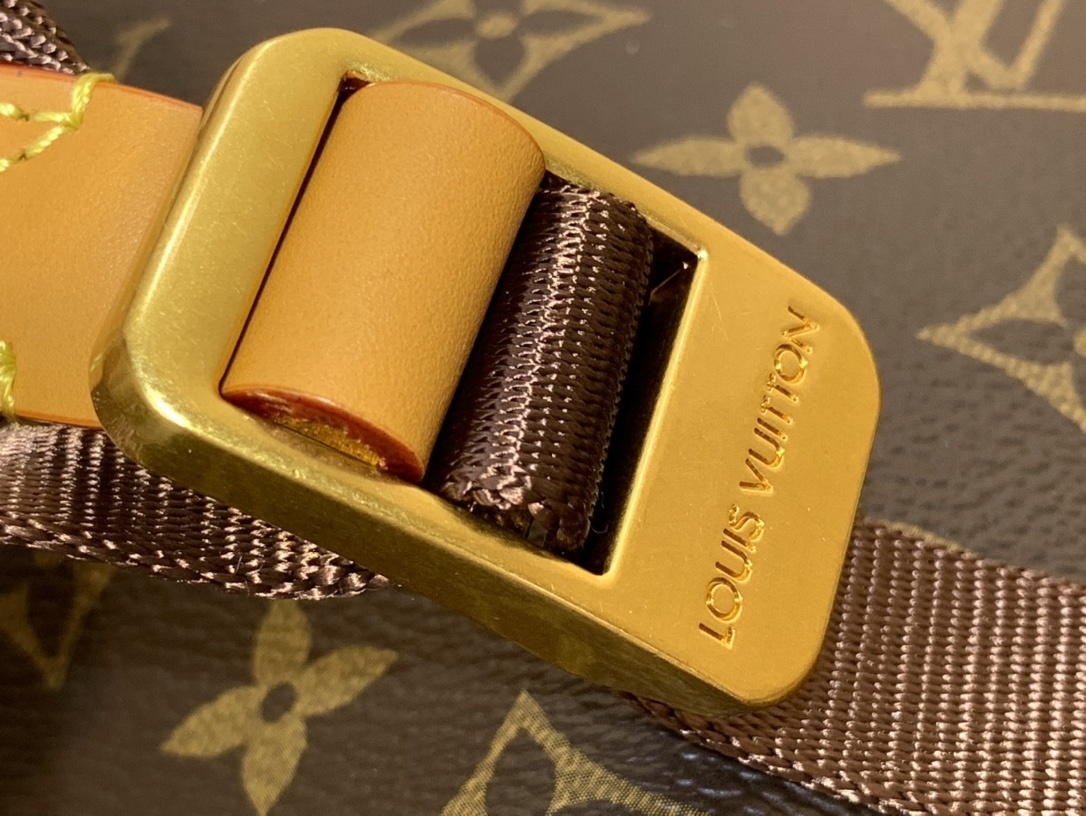 LV DISCOVERY CARGO m25979