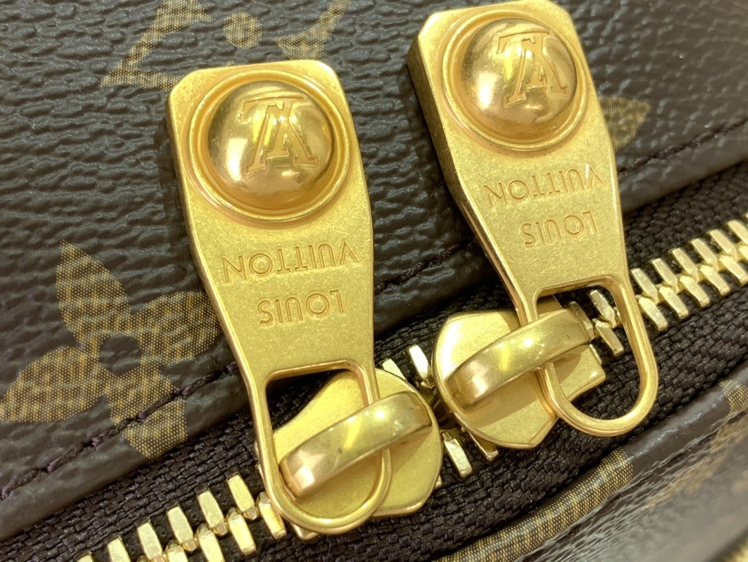 LV DISCOVERY CARGO m25979