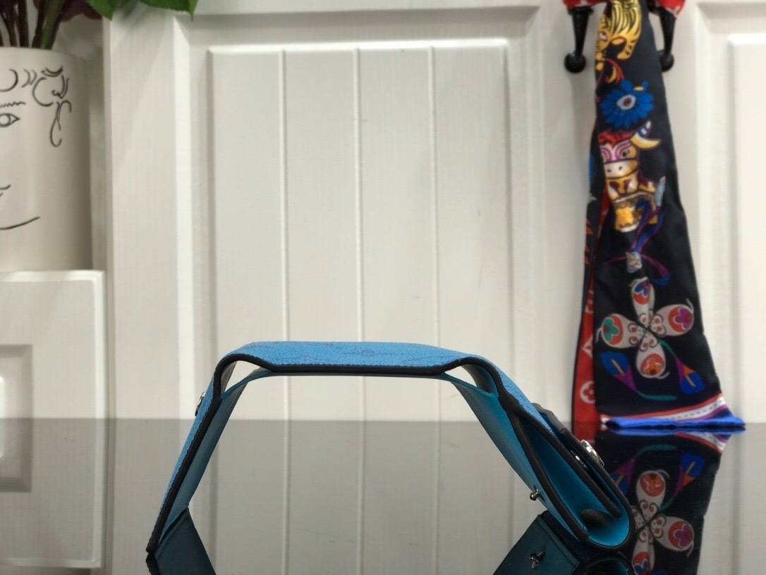 LV DISCOVERY COMPACT wallet M67620 