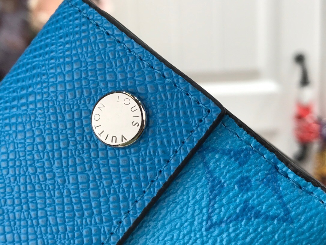 LV DISCOVERY COMPACT wallet M67620 