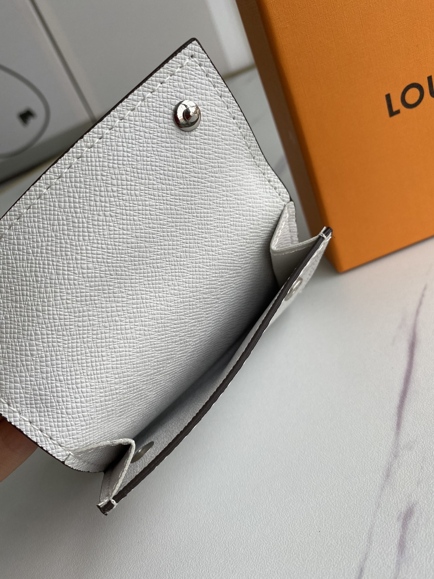 LV DISCOVERY COMPACT wallet M67630 