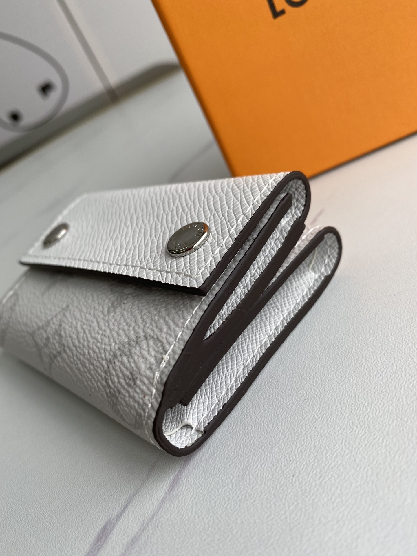 LV DISCOVERY COMPACT wallet M67630 