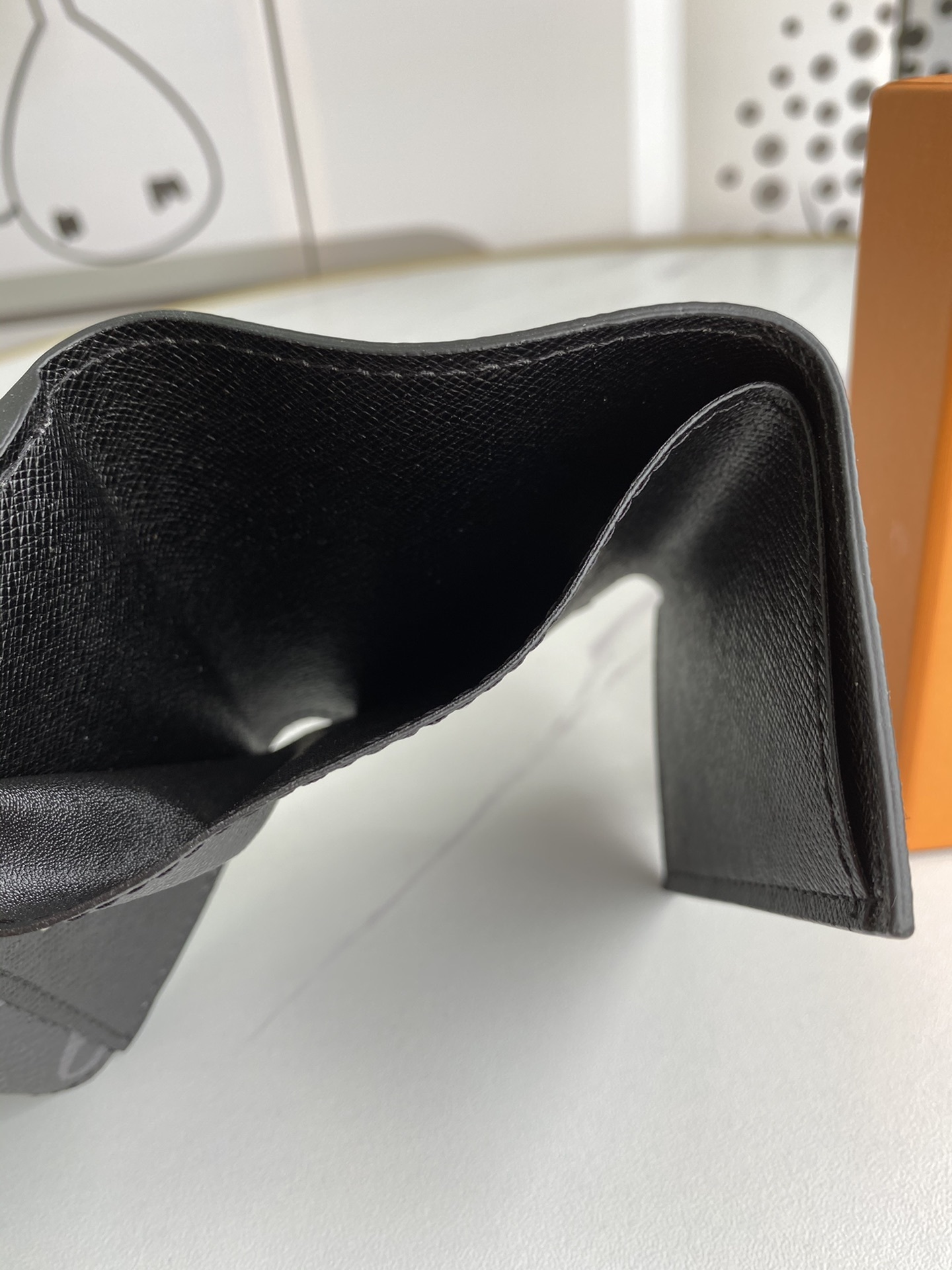 LV DISCOVERY COMPACT wallet M67630 