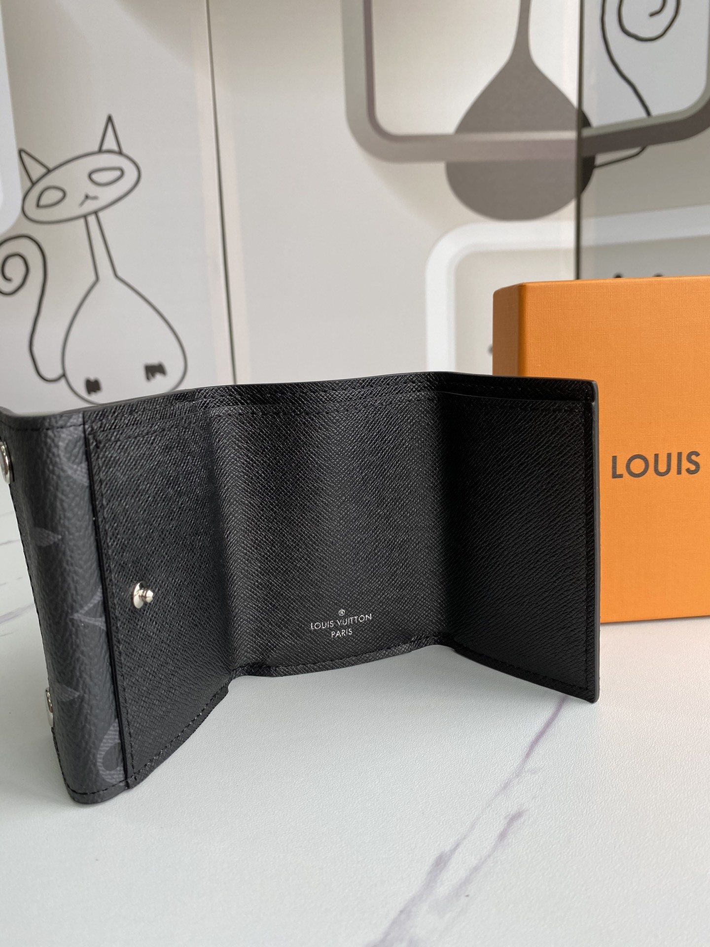 LV DISCOVERY COMPACT wallet M67630 