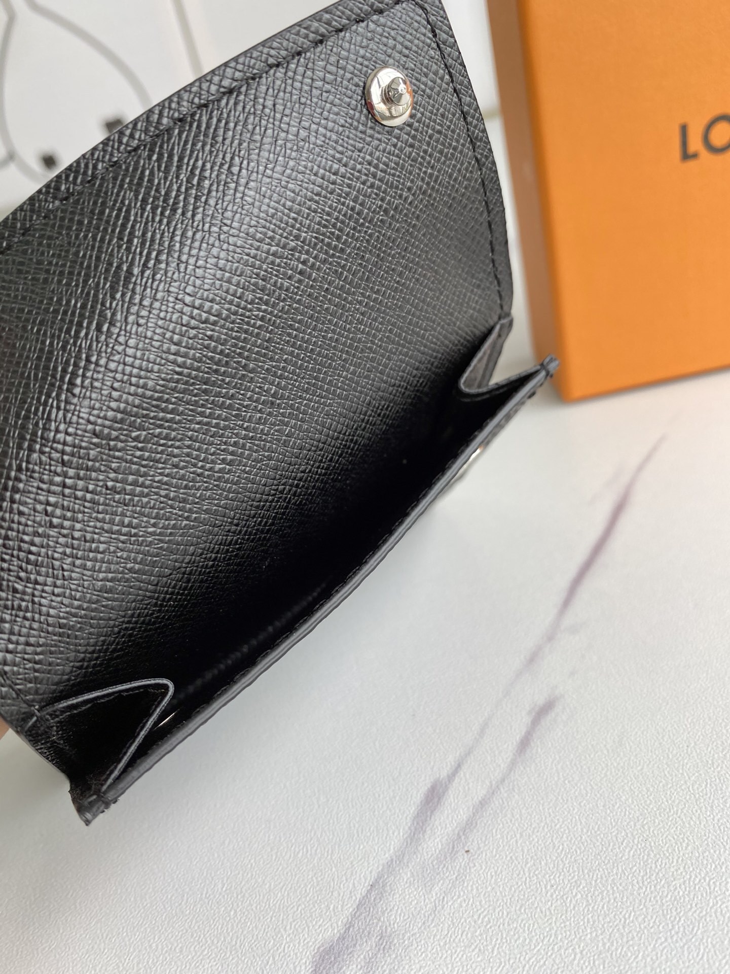 LV DISCOVERY COMPACT wallet M67630 