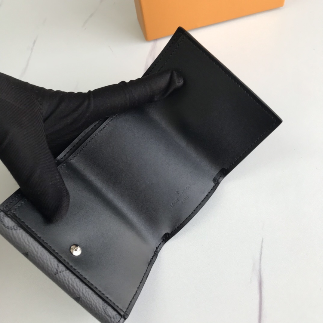 LV DISCOVERY COMPACT wallet M67630 