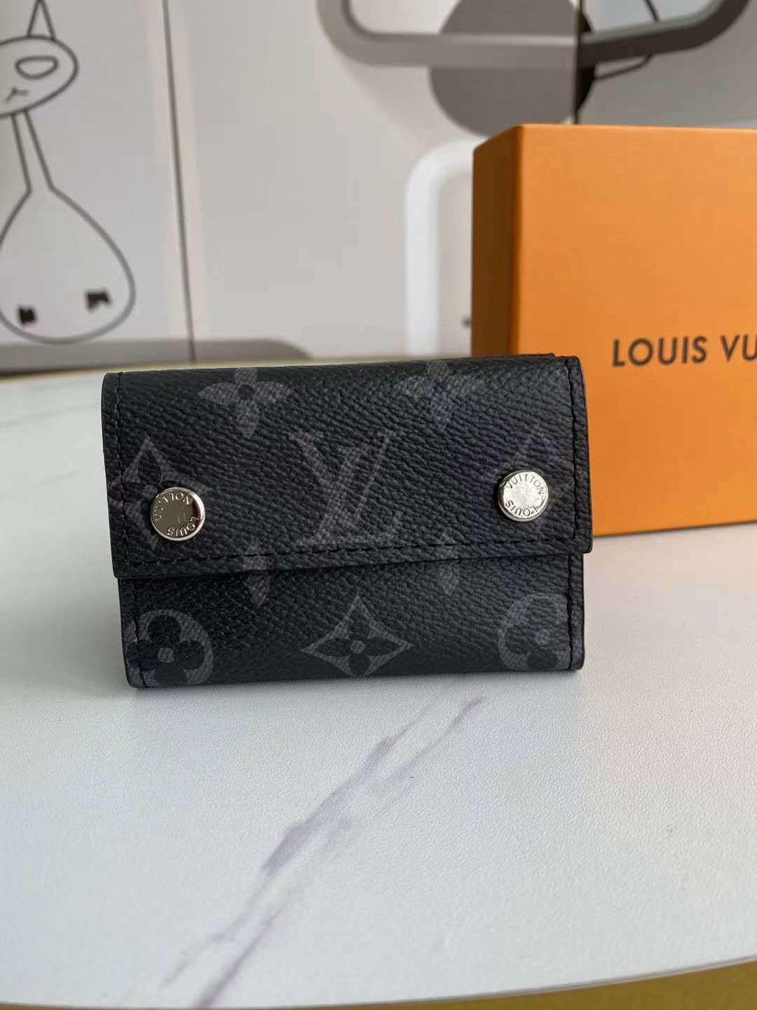 LV DISCOVERY COMPACT wallet M67630 