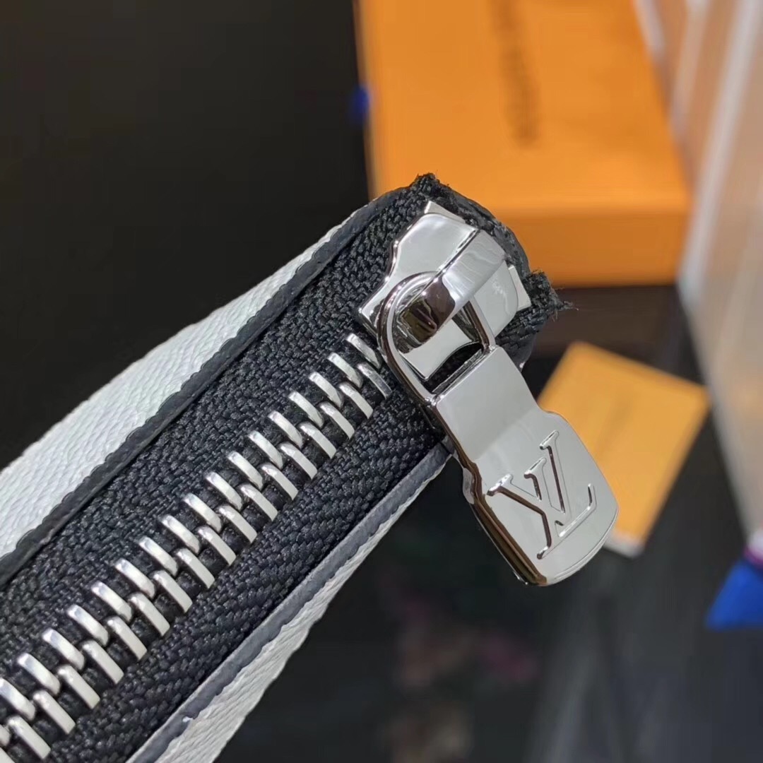 LV DISCOVERY POCHETTE PM M44323 