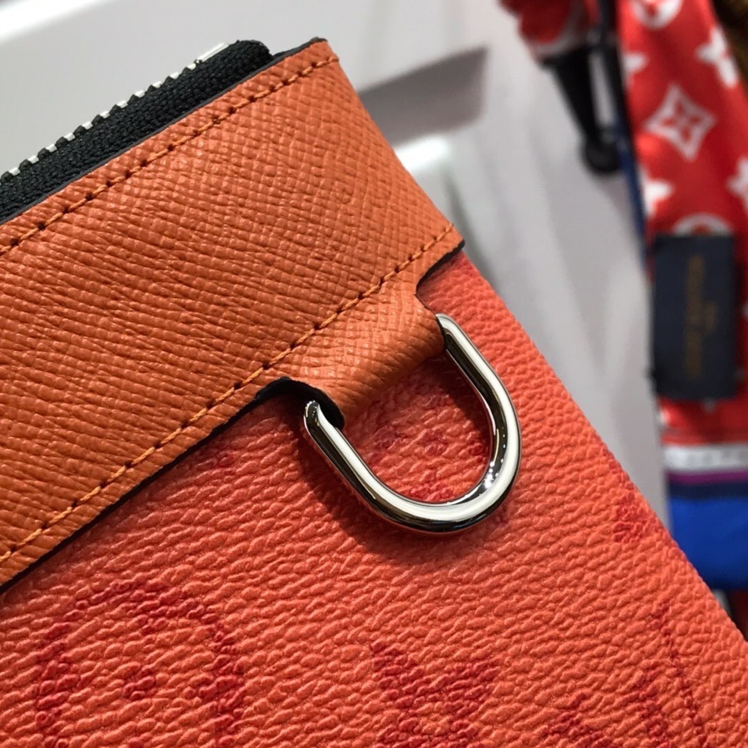 LV DISCOVERY POCHETTE PM M44323LC 