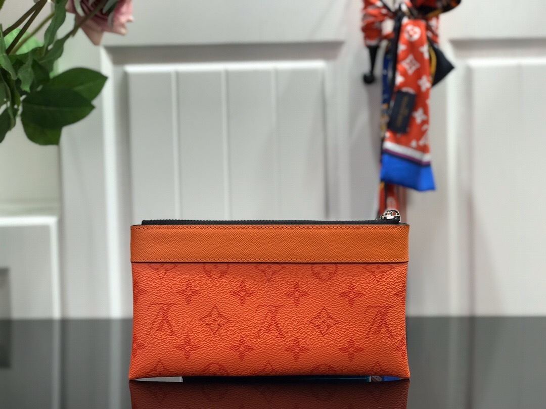 LV DISCOVERY POCHETTE PM M44323LC 