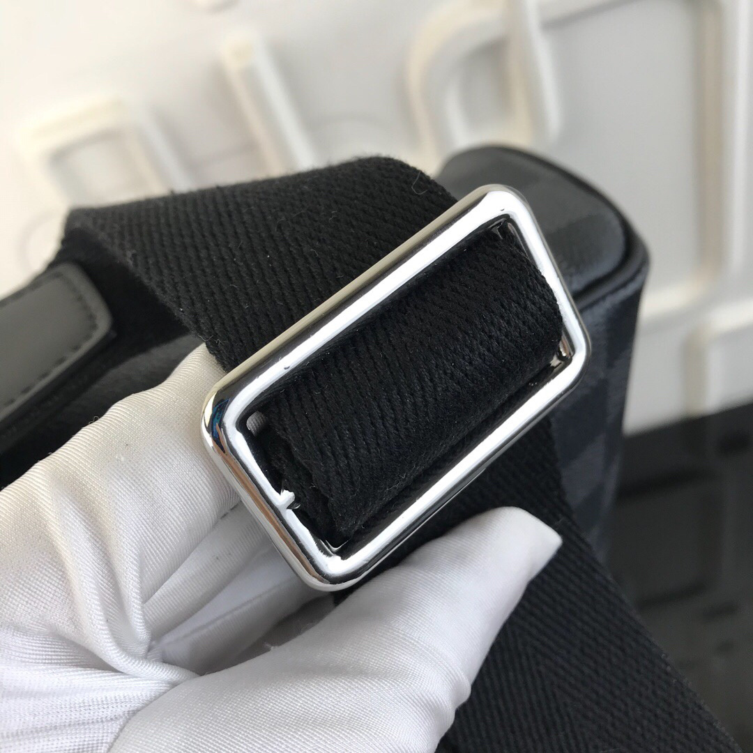 LV DISTRICT BAG N40040