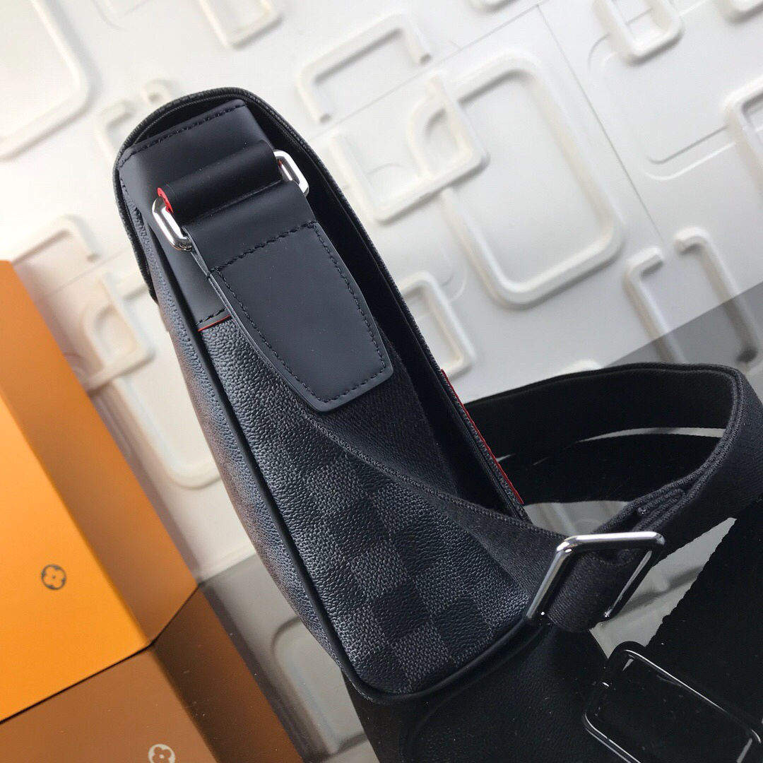 LV DISTRICT BAG N40040