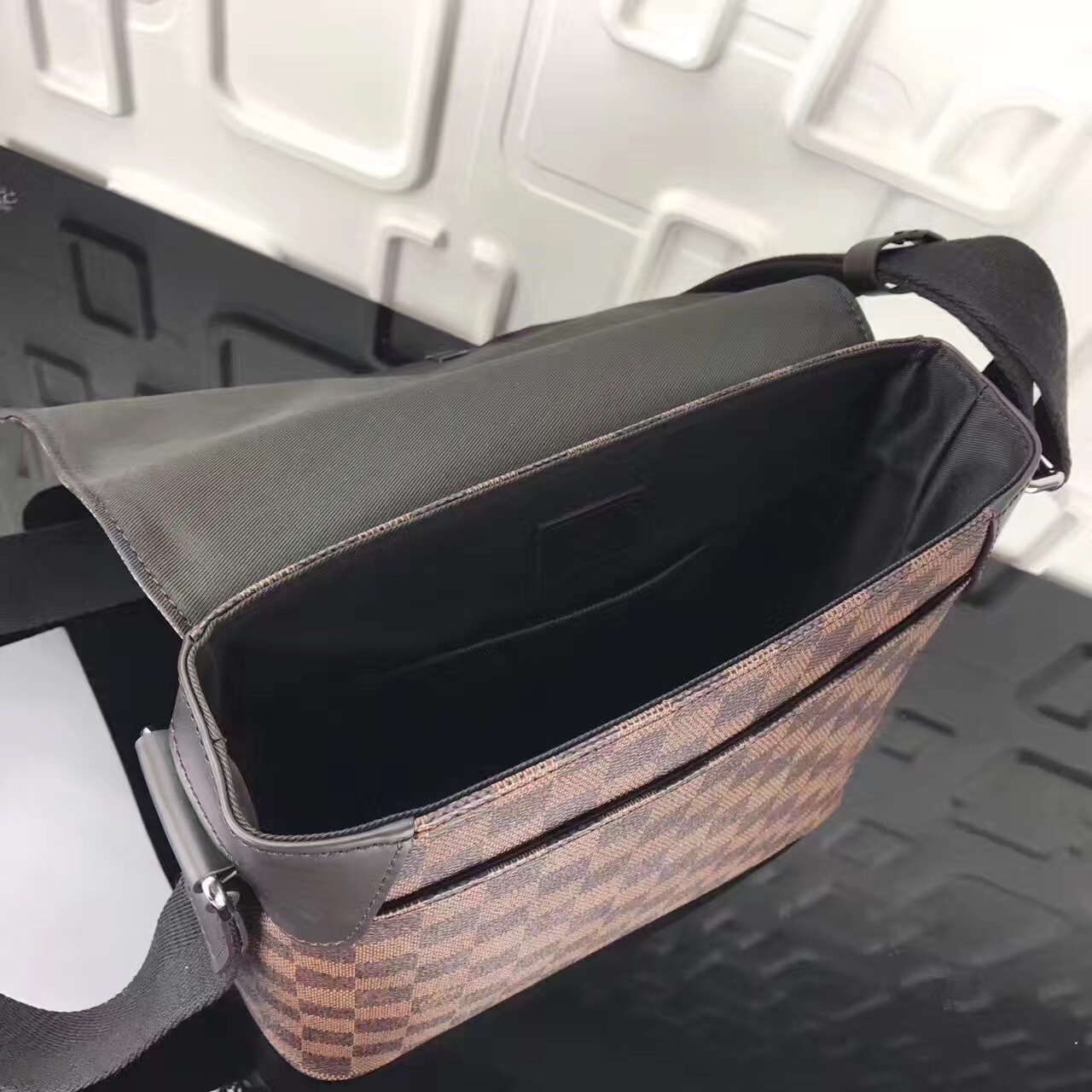 LV District Bag N41031