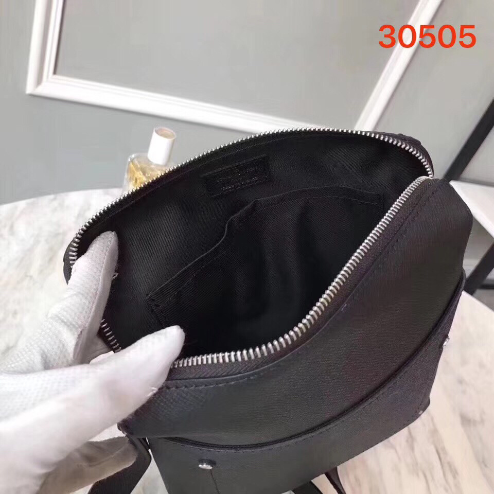 LV DISTRICT POCHETTE M30505