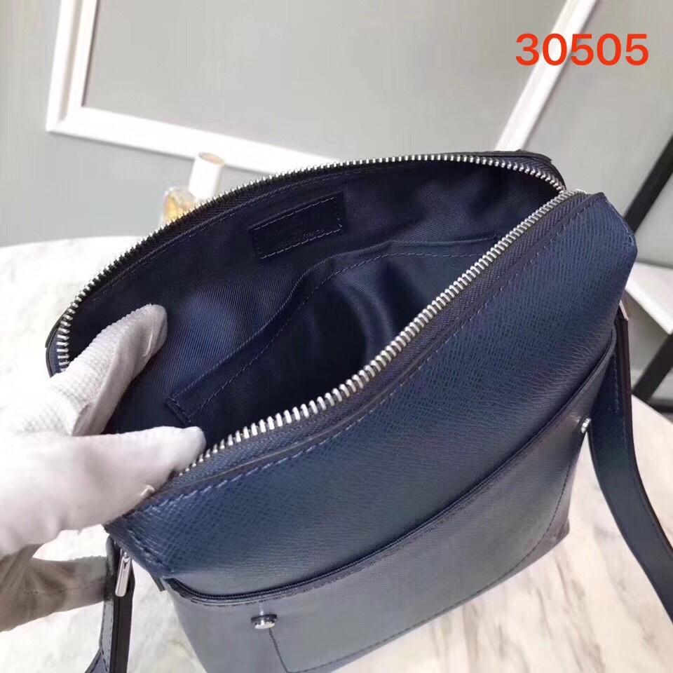 LV DISTRICT POCHETTE M30505