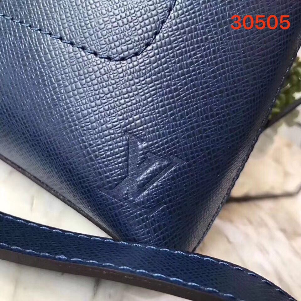 LV DISTRICT POCHETTE M30505
