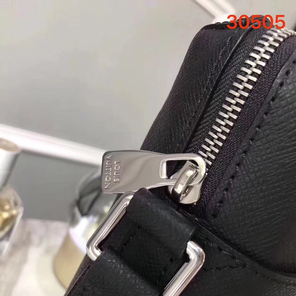 LV DISTRICT POCHETTE M30505