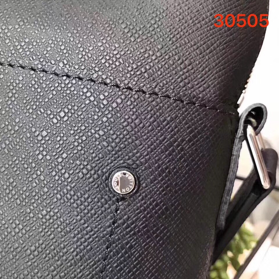 LV DISTRICT POCHETTE M30505